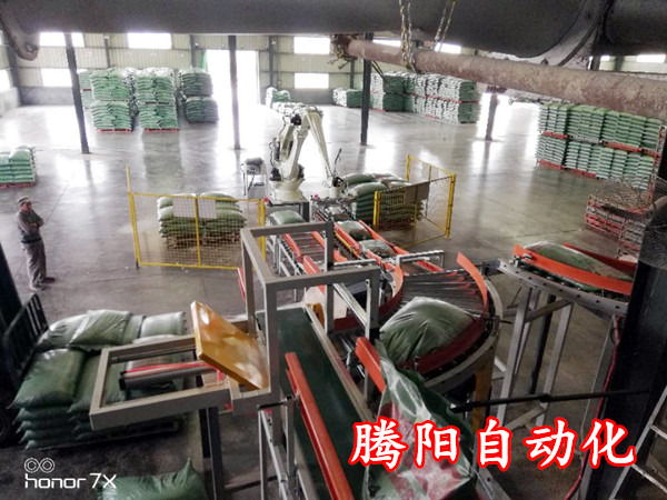 肥料碼垛機(jī)器人