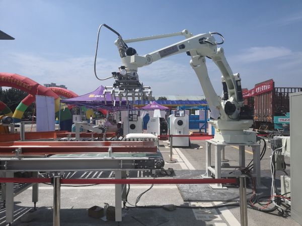 機(jī)器人碼垛機(jī)生產(chǎn)線性能特點(diǎn)