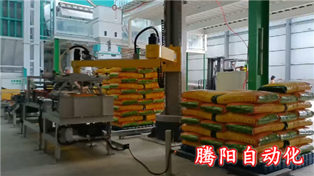 全自動立柱碼垛機器人在小米行業(yè)的應(yīng)用