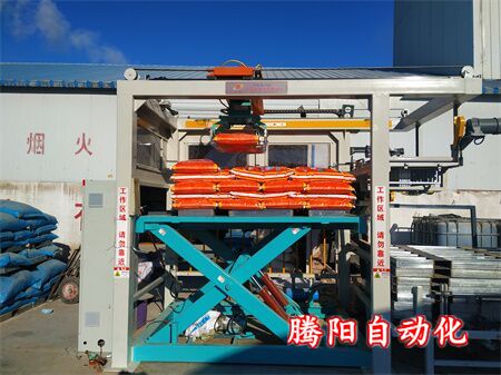 大米高位碼垛機處理雙線碼垛工作節(jié)約人工成本