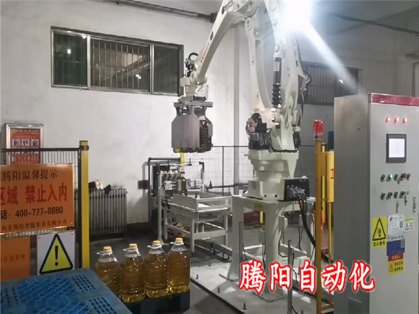 桶裝食用油碼垛機器人