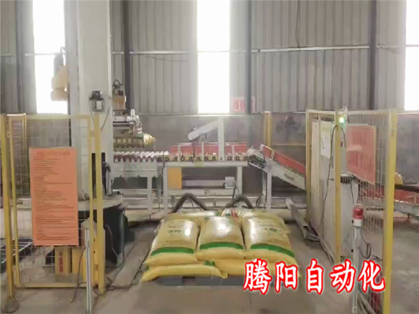 飼料立柱碼垛機(jī)器人智能作業(yè)省時(shí)省力
