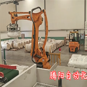 注塑原料拆包投料機(jī)器人一臺(tái)機(jī)器代替三四個(gè)人工