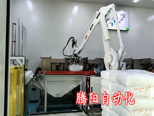 聚乙烯顆粒拆包投料機器人化工生產(chǎn)的“高校潔凈幫手”   