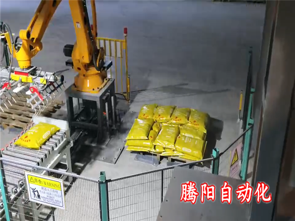 肥料碼垛機(jī)器人為工廠提質(zhì)增效